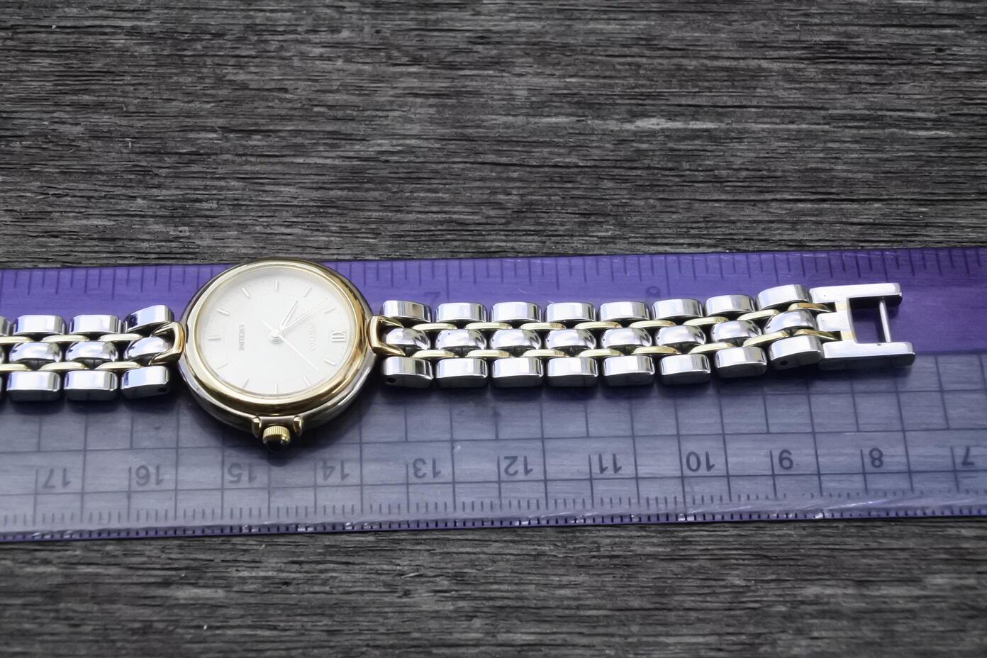 Seiko Exceline 3F31‑5A30 シルバー Seiko Exceline 3F31‑5A30 シルバー