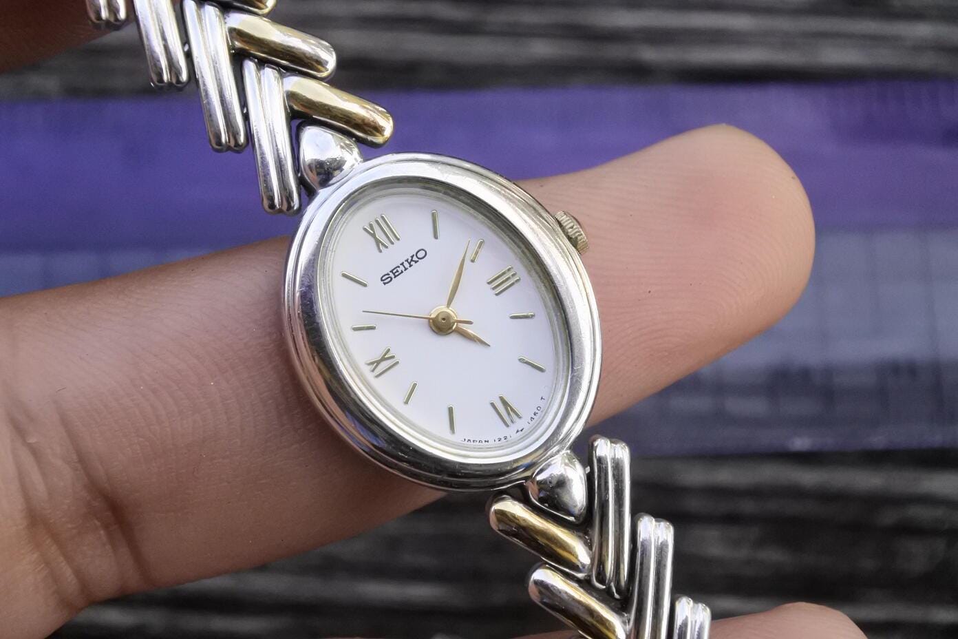 Vintage Seiko 1221 5930 Roman Numeral Dial Lady Quartz Watch Japan