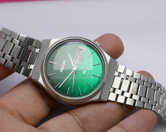 Vintage Ricoh Riquartz Kanji Date Green Dial Men Quartz Wrist