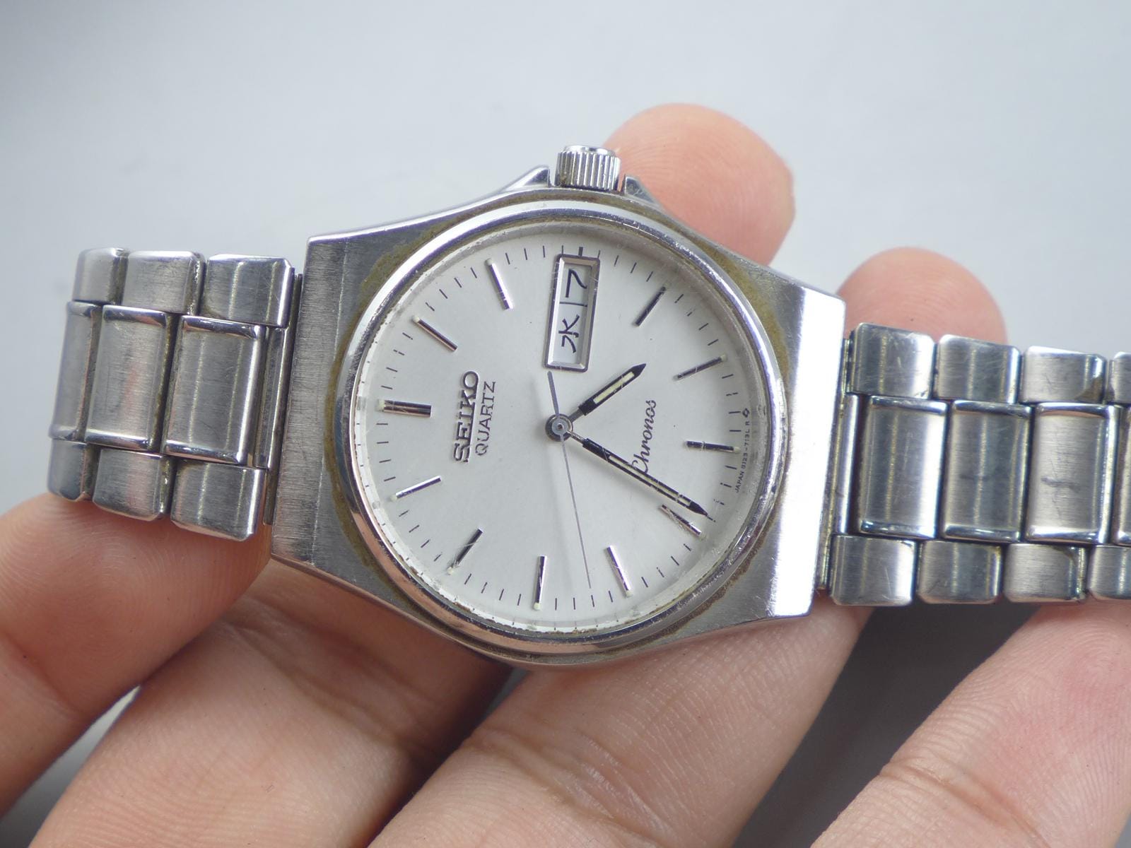 Vintage Seiko Chronos 8123 7090 White Dial Men Quartz Watch Japan