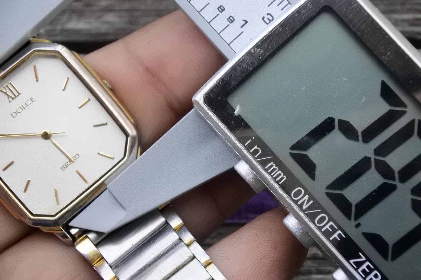 Vintage Seiko Dolce 8N41 5170 White Dial Men Quartz Watch Japan