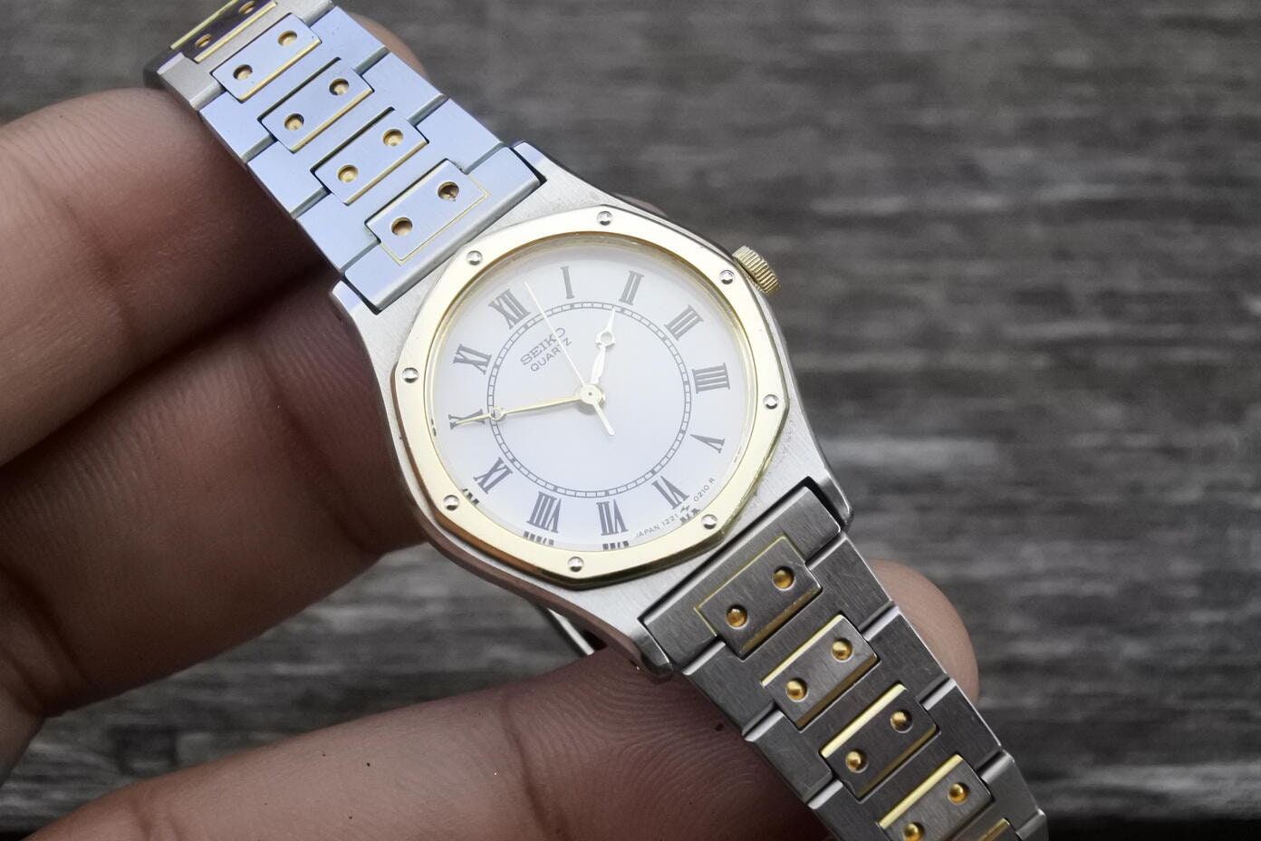 Vintage Seiko Gold Plated 1221 0040 Integrated Bracelet Lady 