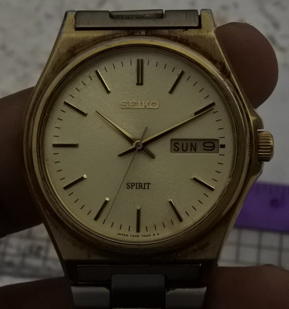 SEIKO SPIRIT 7N48-7000 QUARTZ メンズ Vintage Seiko Spirit 7N48 7000 Yellow Dial Men Quartz Watch Japan