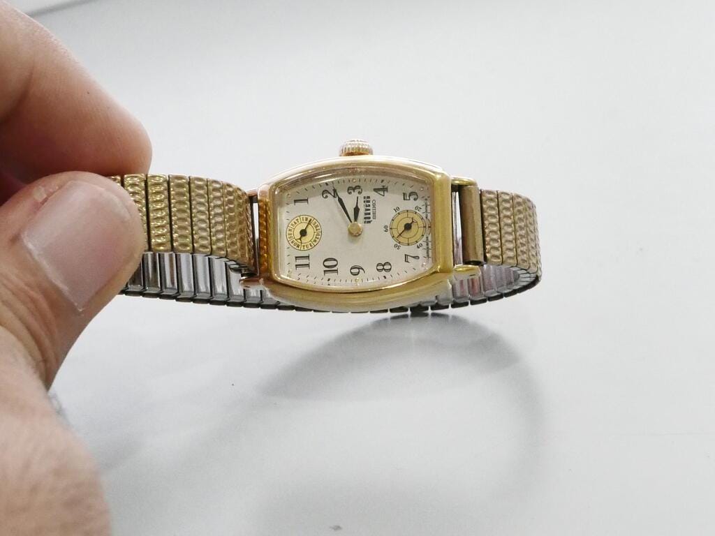 Vintage Seiko 8E33 5000 Small Second Lady Quartz Watch Japan JDM