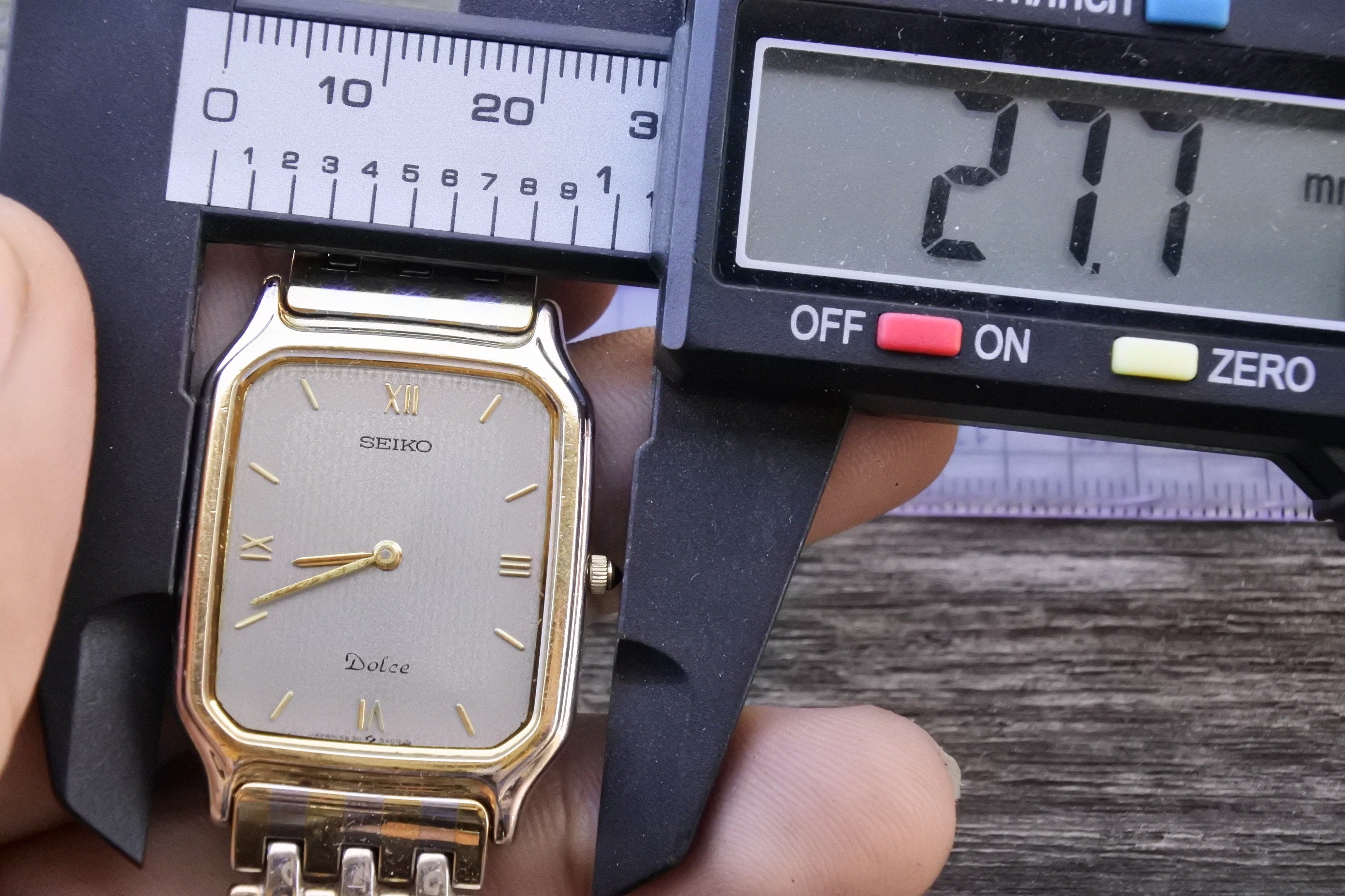 Vintage Seiko Dolce 5E30 5A00 Roman Numeral Dial Men Quartz Vintage Seiko Dolce 5E30 5A00 Roman Numeral Dial Men Quartz