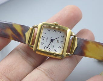 Vintage Seiko N 1F21 5B70 White Dial Lady Quartz Watch Japan Oval