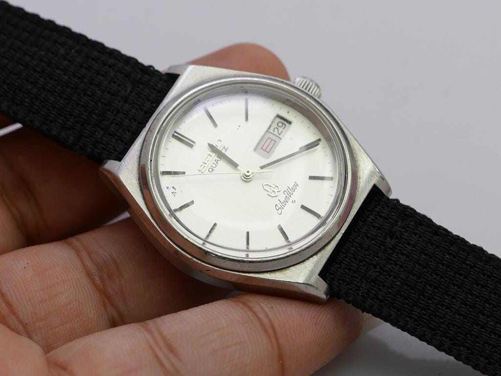 Vintage Seiko Silverwave 8229 8000 White Dial Men Quartz Watch