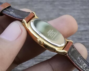 【稼働/良品】SEIKO クォーツ 1F21-5B70 ノイエ アイボリー Vintage Seiko N 1F21 5B70 White Dial Lady Quartz Watch Japan