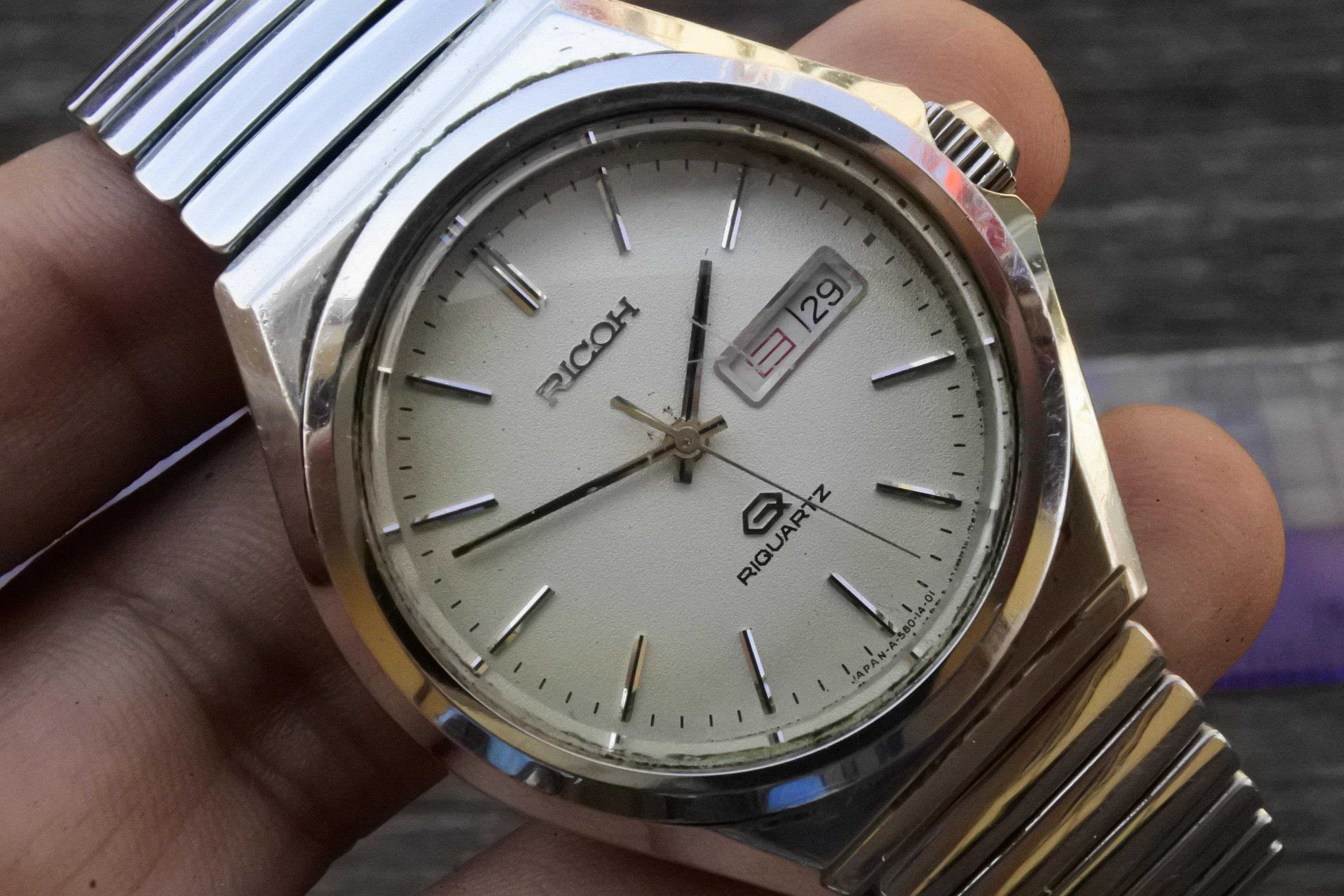 Vintage Ricoh Riquartz KANJI DATE White Dial Men Quartz