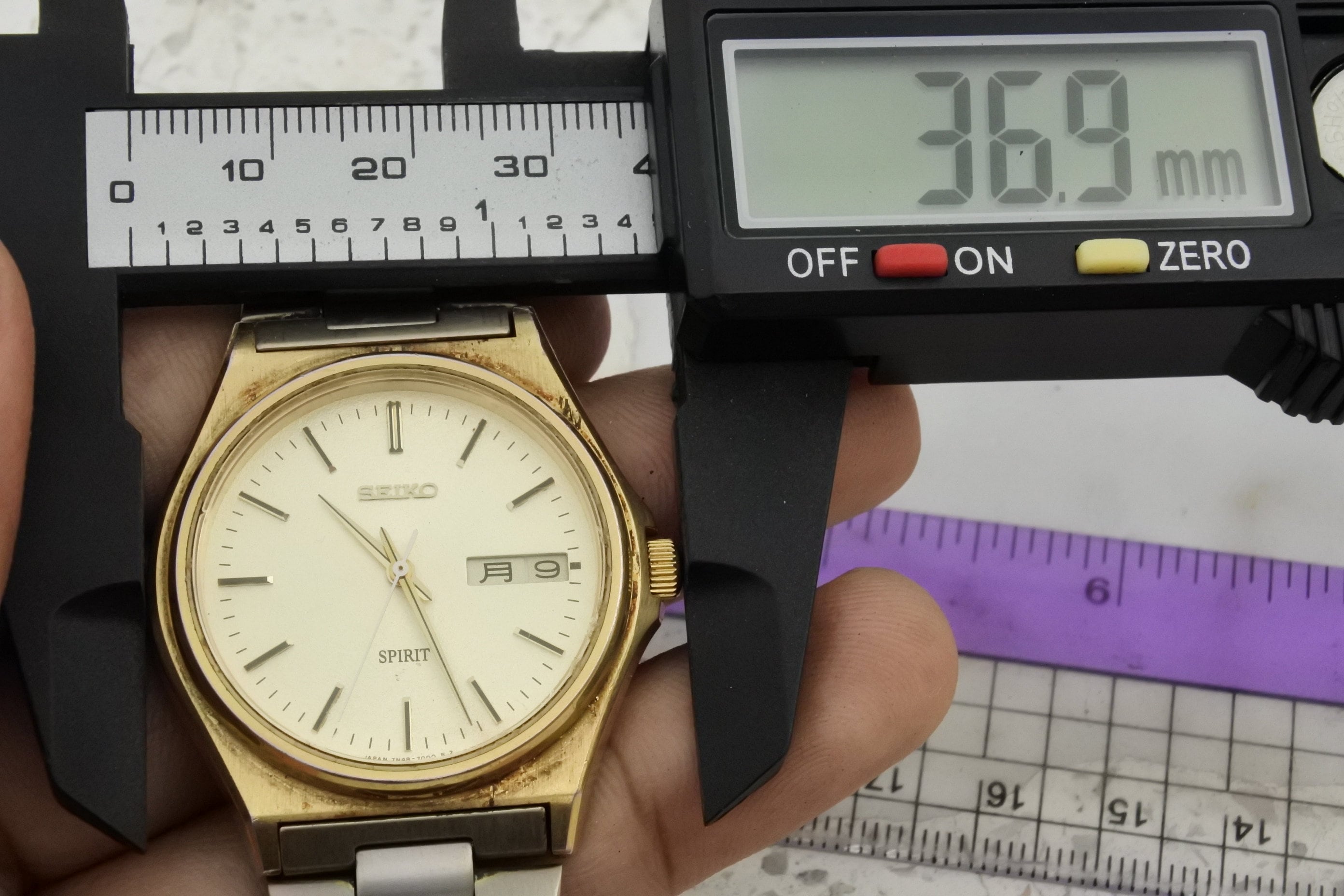 Vintage Seiko Spirit 7N48 7000 Yellow Dial Men Quartz Watch Japan