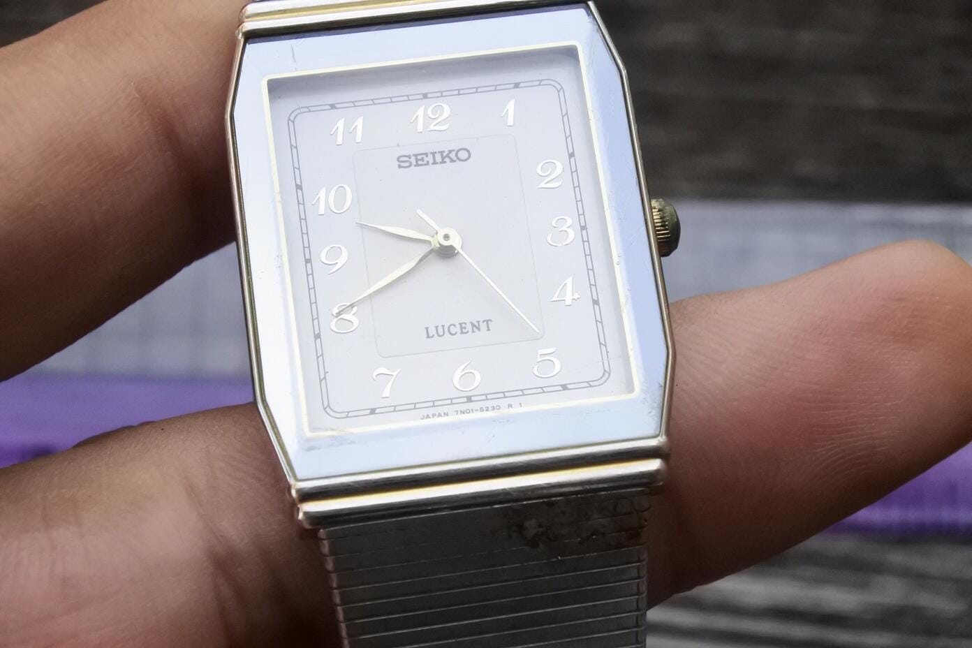 Vintage Seiko Lucent 7N01 5070 White Dial Men Quartz Watch Japan