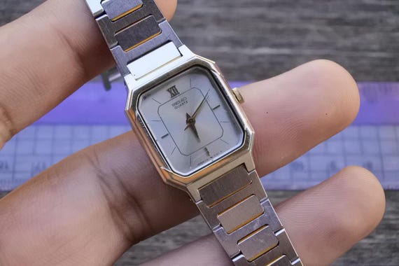 Vintage Seiko 1221 5060 Silver Dial Lady Quartz Watch Japan JDM