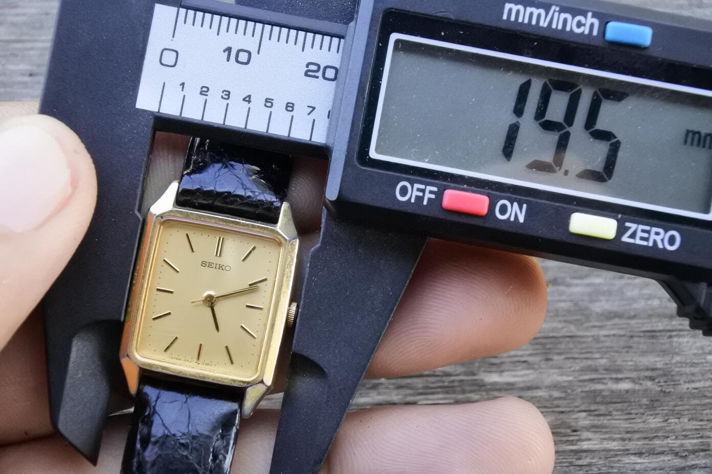 Vintage Seiko 4N21 5090 Yellow Dial Men Quartz Watch Japan