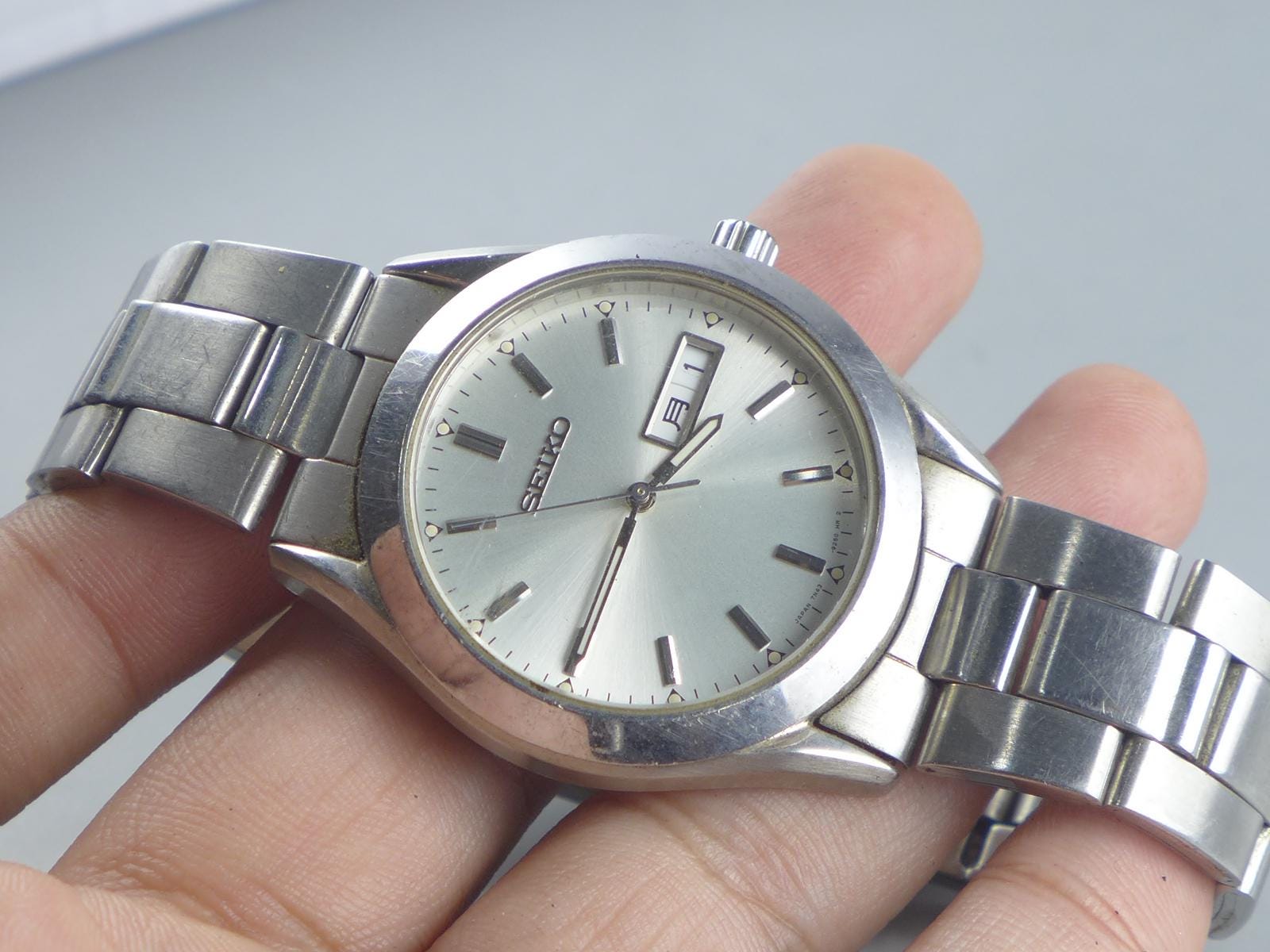 Vintage Seiko 7N43 9030 Silver Dial Men Quartz Watch Japan