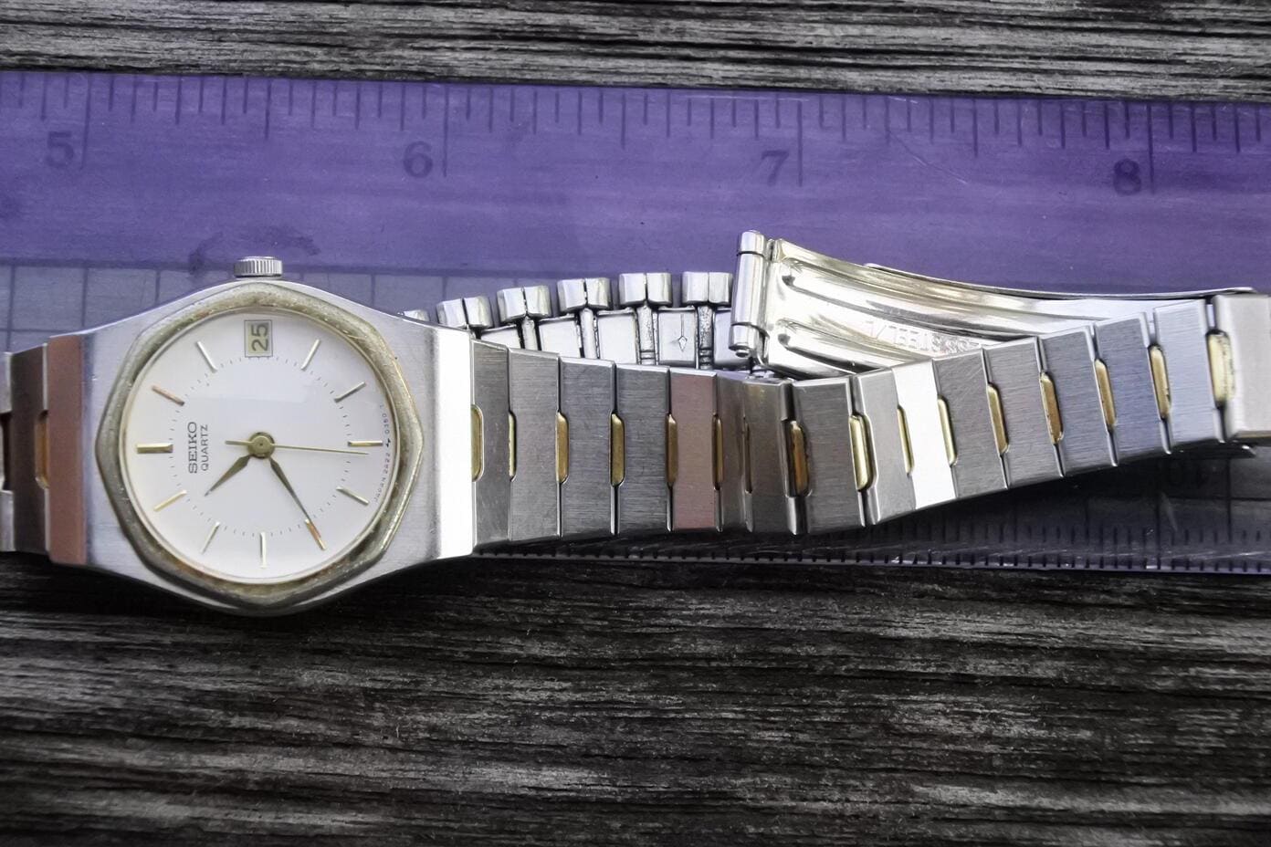 Vintage Seiko Gold Plated 2A22 0100 White Dial Lady Quartz Watch
