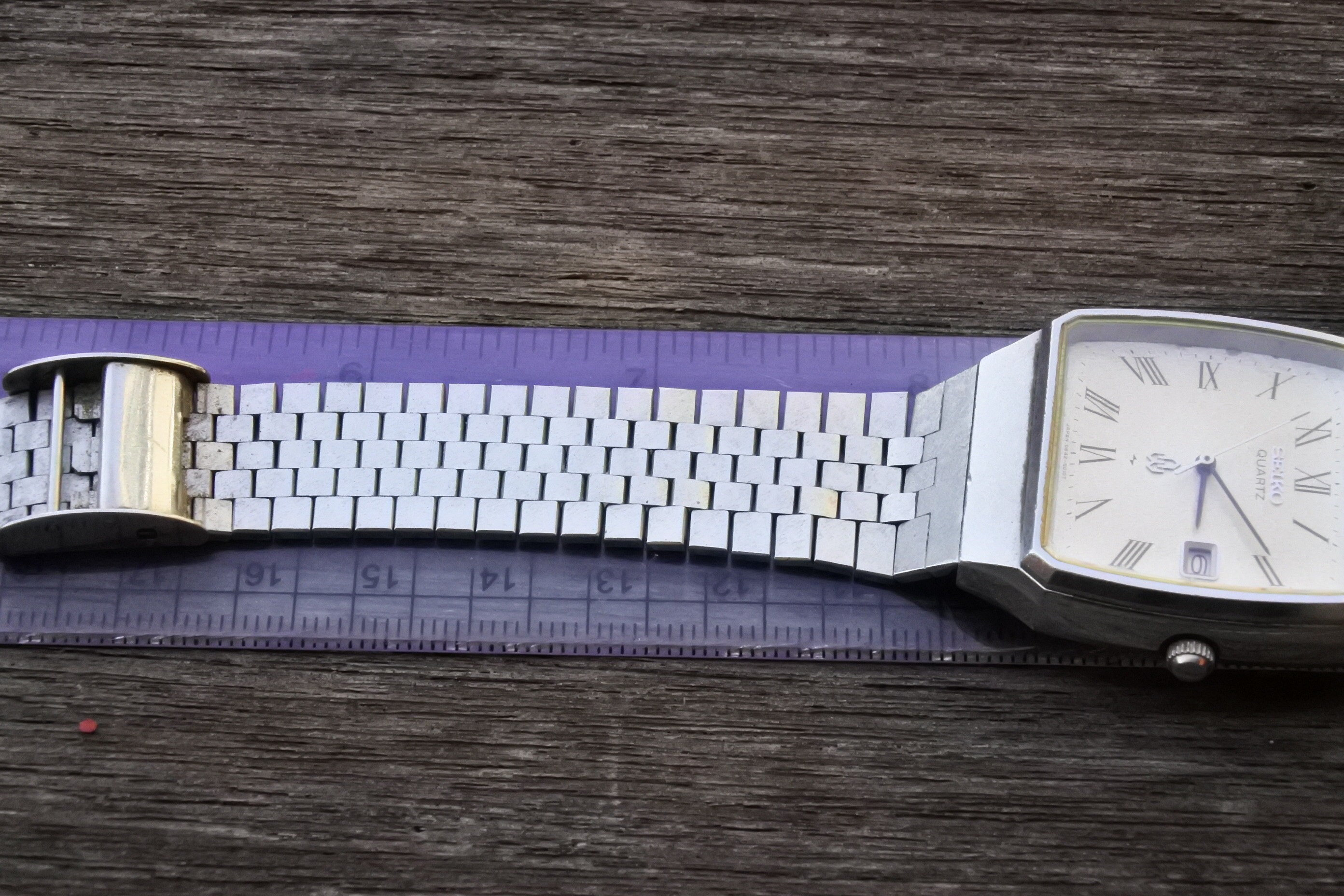 Vintage Seiko 0842 5010 Textured Dial Men Quartz Watch Japan