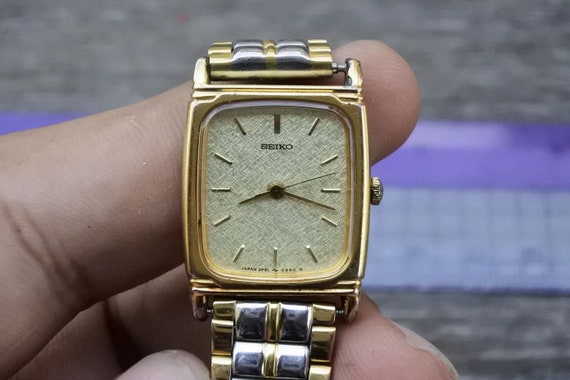 Vintage Seiko Gold Plated 2P21 5210 Textured Dial Lady  display picture 1