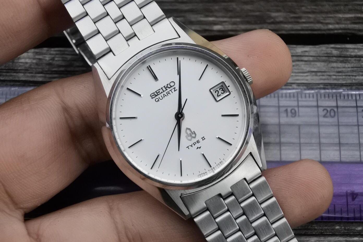 Vintage Seiko Type II 7122 7020 White Dial Men Quartz Watch Japan