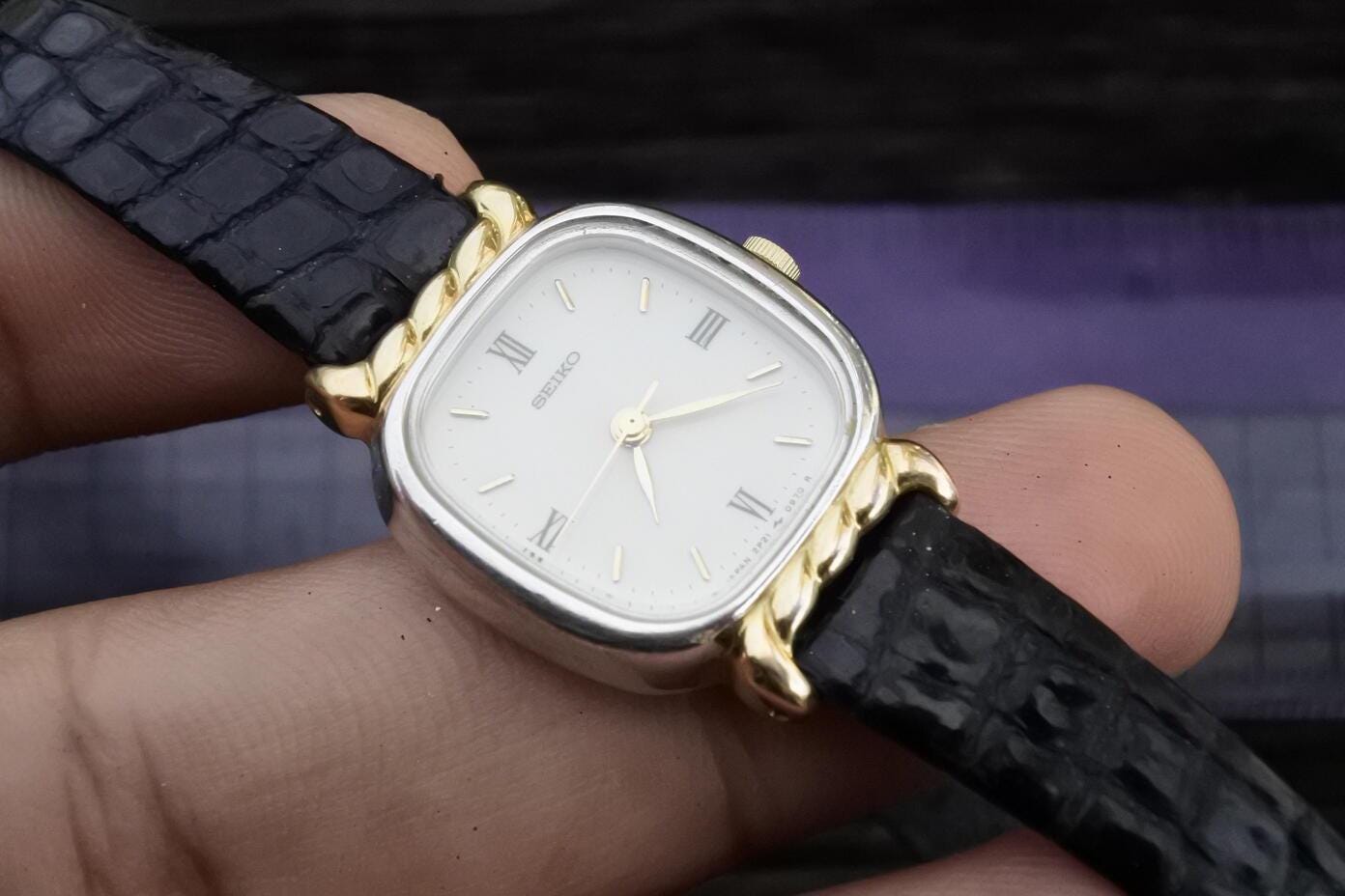 Vintage Seiko 2P21 5340 Roman Numeral Dial Lady Quartz Watch Japan