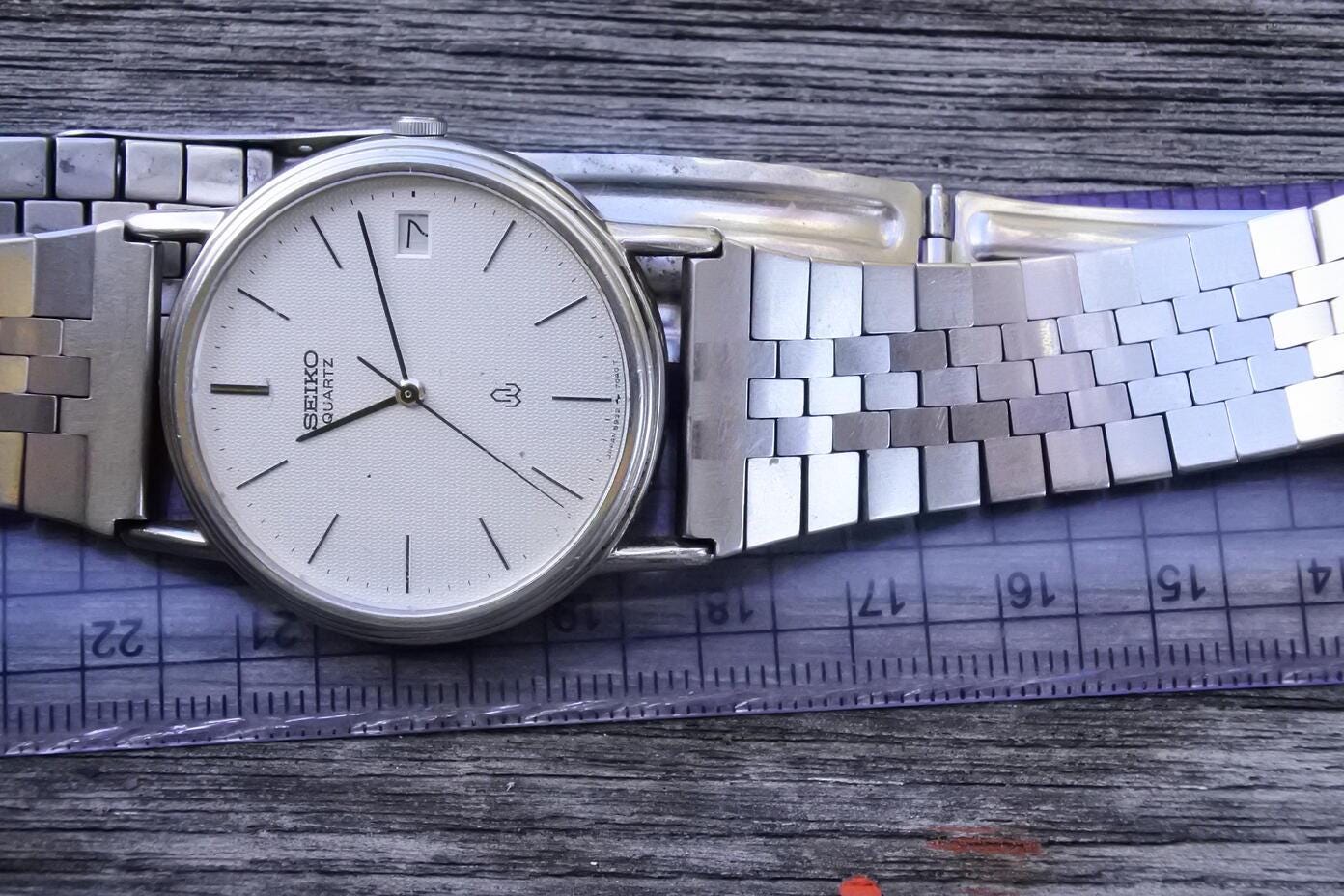 Vintage Seiko 5932 7020 White Dial Men Quartz Watch Japan Round