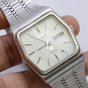 Vintage Seiko Type II 0903 5040 Textured Dial Men  Quartz Watch Swiss Made Square Tank Shape 36mm