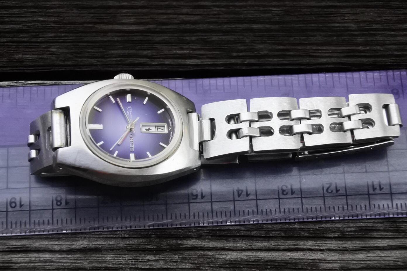 Vintage Seiko 2206 7070 Blue Dial Lady Automatic Japan Oval Shape