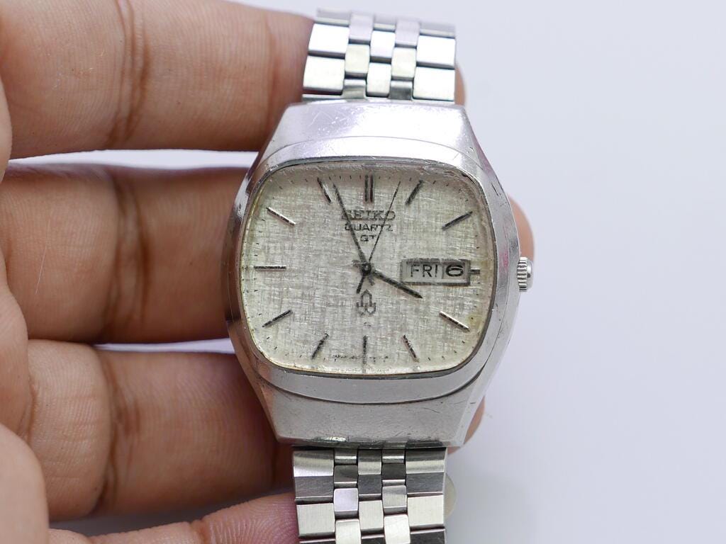 Vintage Seiko QT 0823 5020 Textured Dial Men Quartz Watch Japan