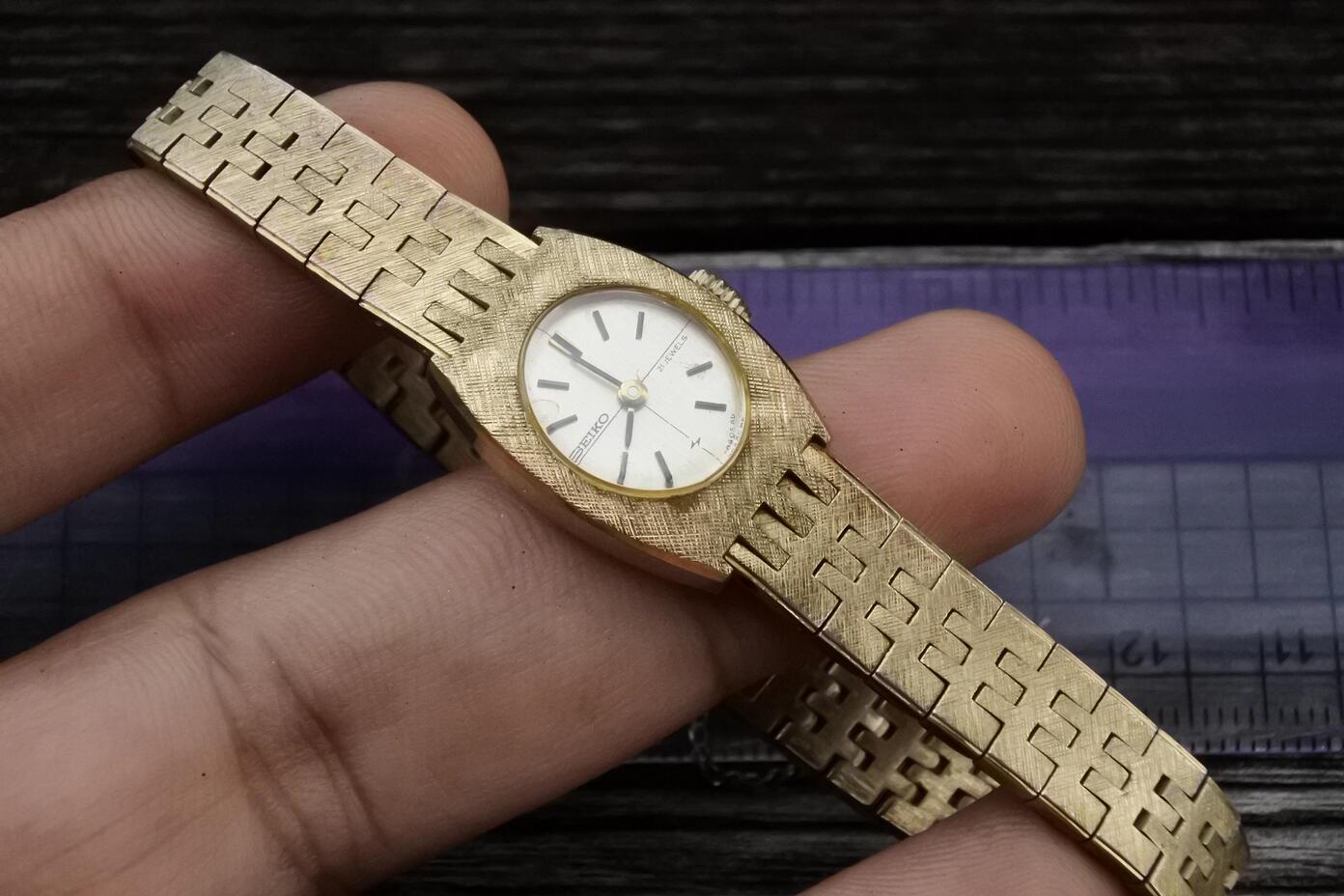 Vintage Seiko Gold Plate 10 8360 Integrated Bracelet Lady 