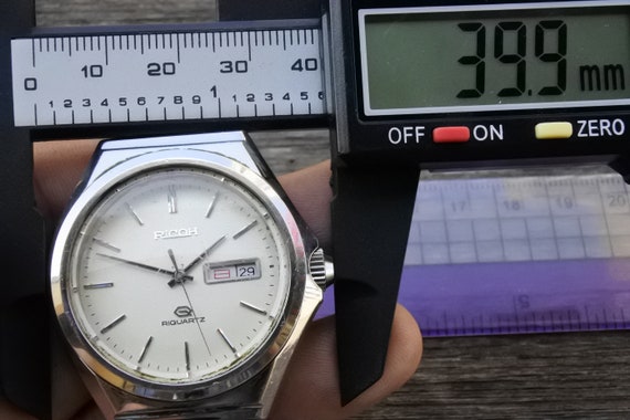 Vintage Ricoh Riquartz KANJI DATE White Dial Men Quartz Watch