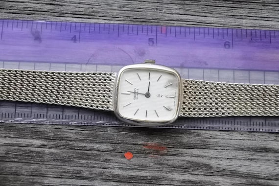Vintage Seiko 43 3220 Textured Dial Lady Quartz Watch Japan