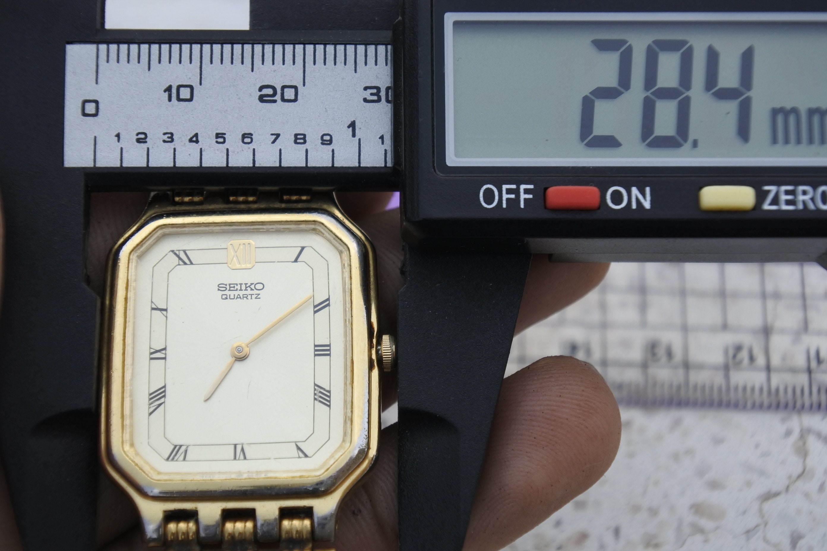 Vintage Seiko 5Y30 5D60 Roman Numeric Dial Unisex Quartz