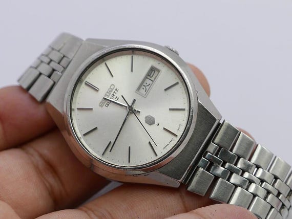 Vintage Seiko QZ 0923 8010 Silver Dial Men Quartz Watch Japan