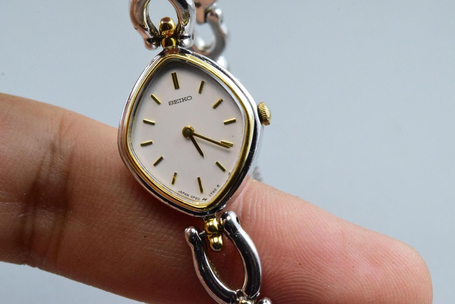 Vintage Seiko 2P20 5990 Oval Lady Quartz Watch Japan JDM
