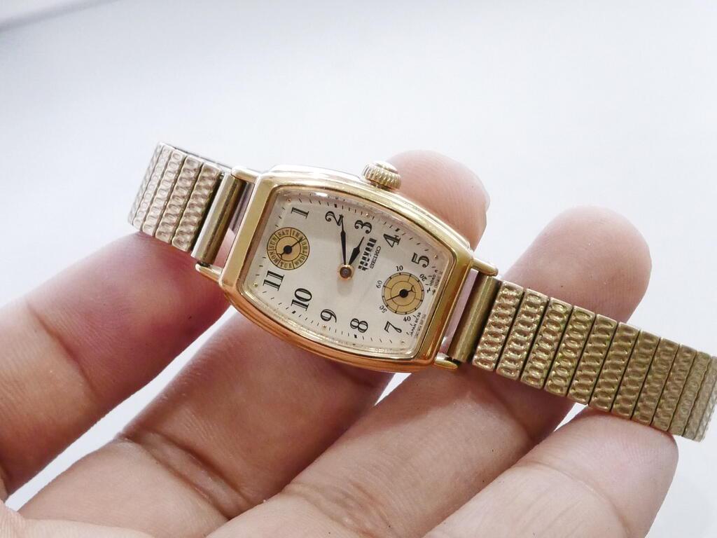 Vintage Seiko 8E33 5000 Small Second Lady Quartz Watch Japan JDM