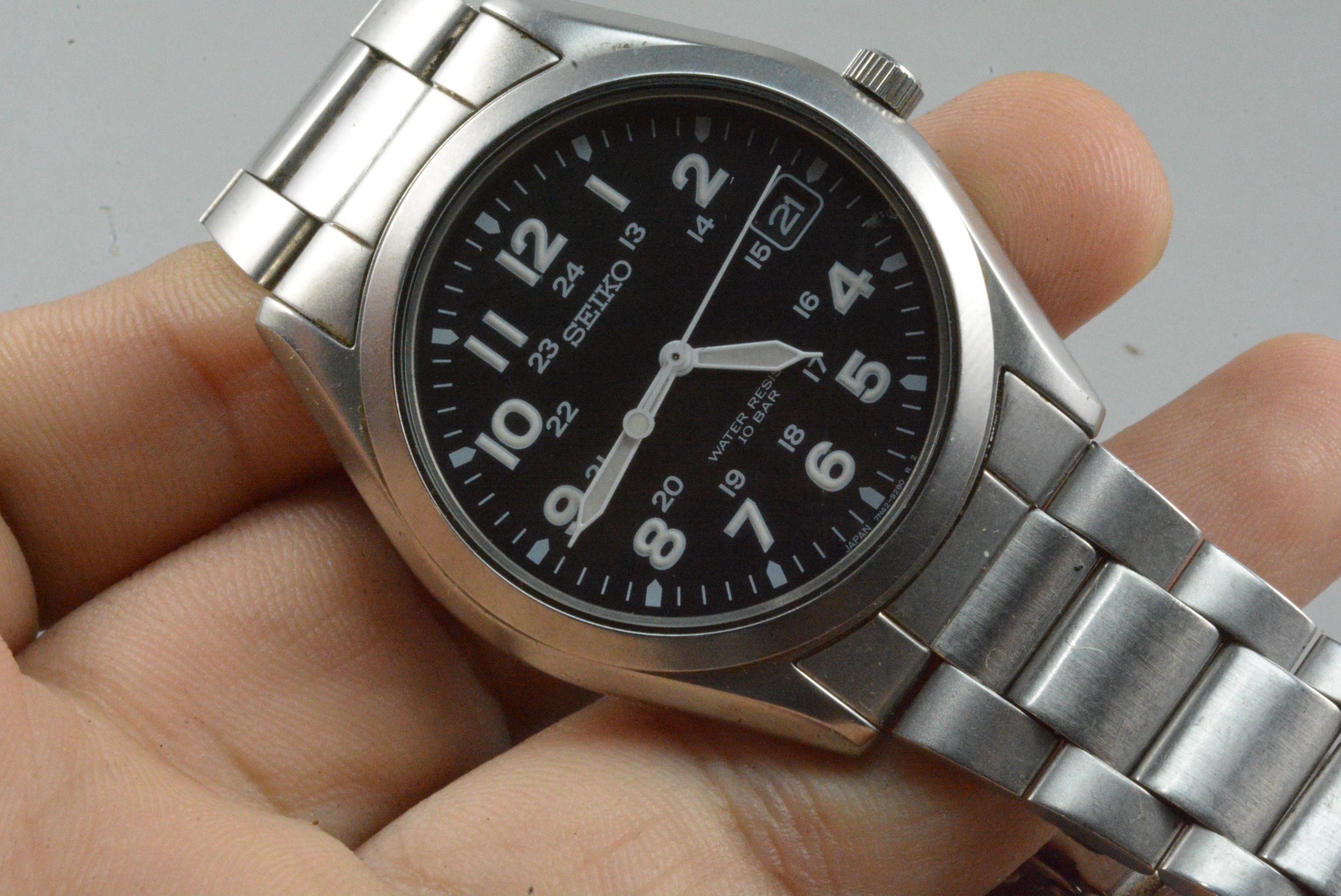 Vintage Seiko Titanium 7N42 8260 Black Dial Men Quartz Watch Japan