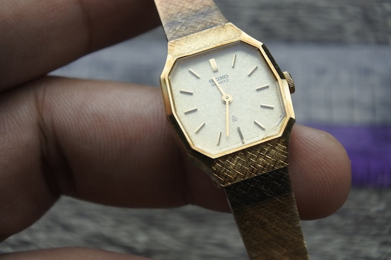 Vintage Seiko Gold Plated 1400 5420 Textured Dial Lady Quartz
