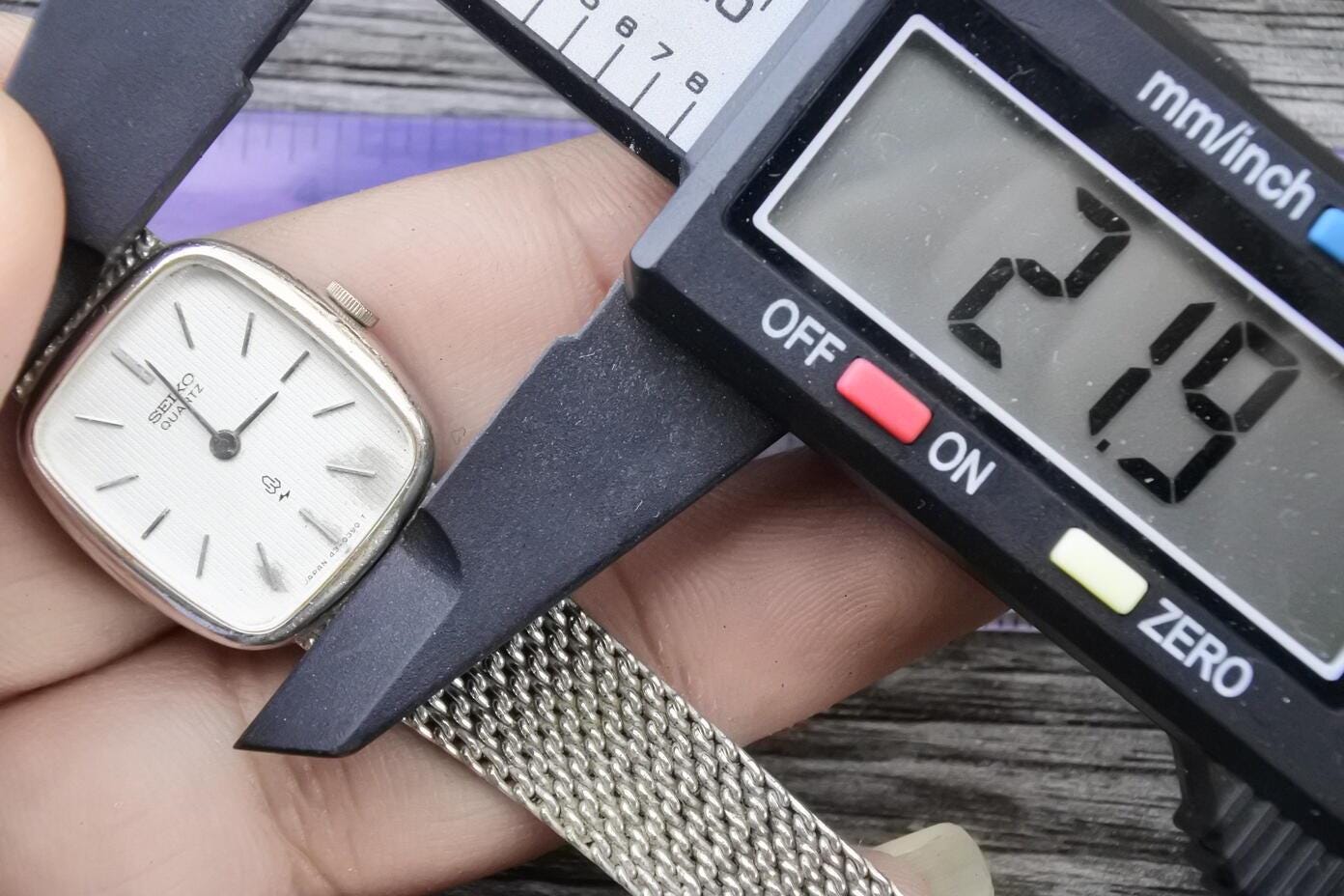 Vintage Seiko 43 3220 Textured Dial Lady Quartz Watch Japan