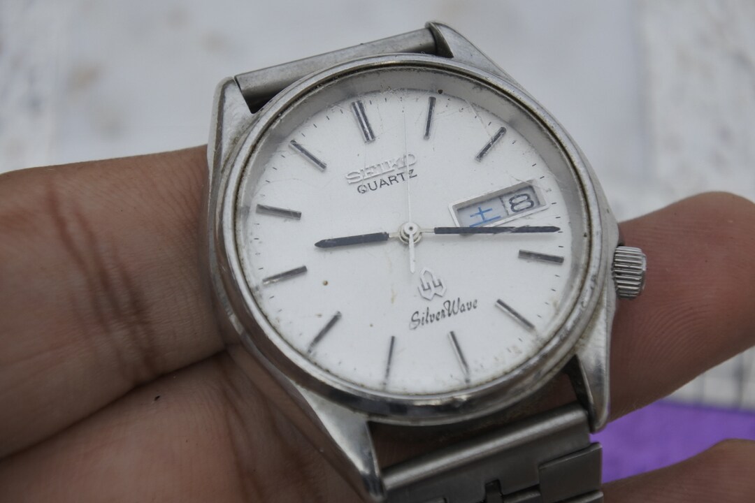 Vintage Seiko Silverwave 8229 7030 White Dial Men Quartz