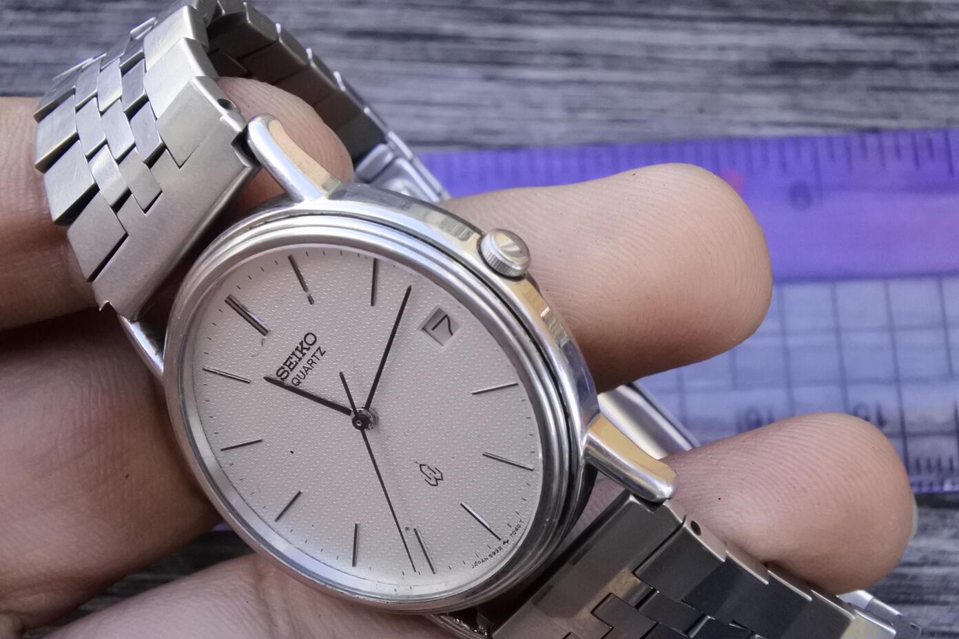 Vintage Seiko 5932 7020 White Dial Men Quartz Watch Japan Round