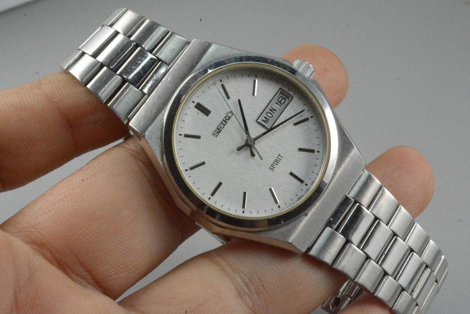 Vintage Seiko Spirit 7N93 7000 Textured Dial Men Quartz Watch