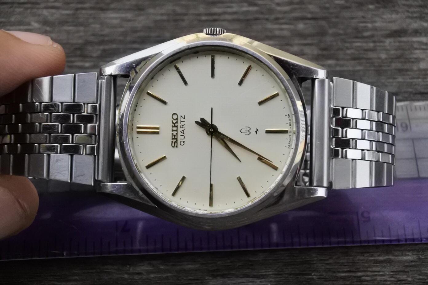 稼働品／SEIKO QUARTZ 7121 セイコー 日本製 Vintage Seiko 7121 8000 Creamy Dial Men Quartz Watch Japan JDM