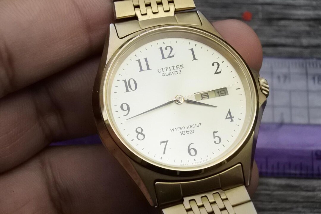 Vintage Citizen Gold Tone Kanji Date Men Quartz Watch Japan Round
