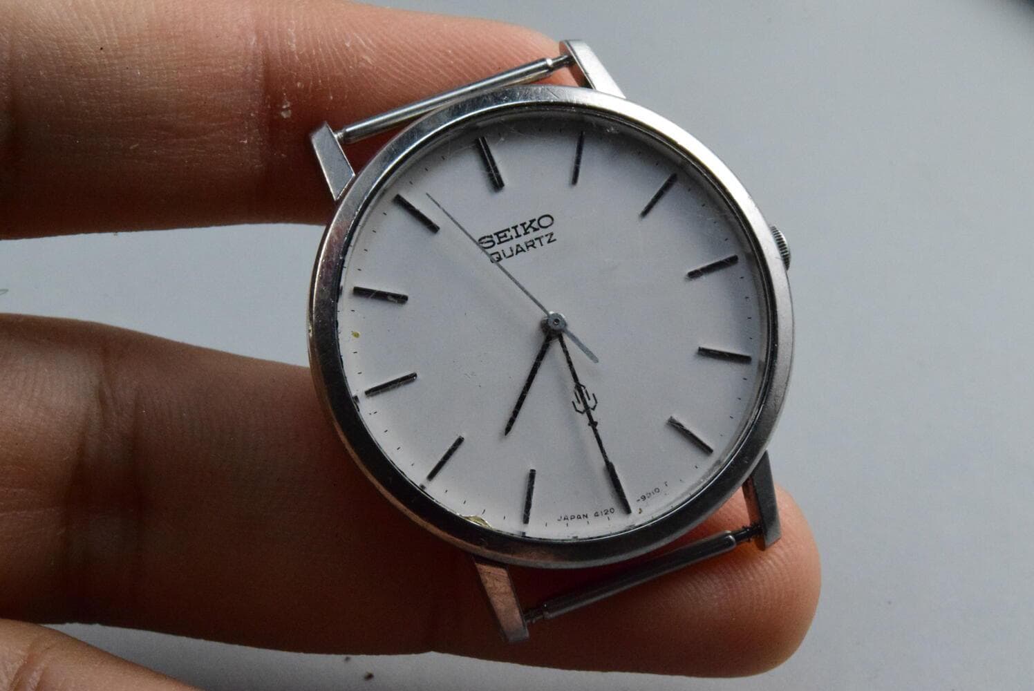 Vintage Seiko 4120 9010 White Dial Men Quartz Watch Japan JDM