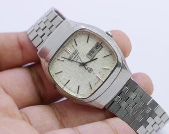 Vintage Seiko QT 0823 5020 Textured Dial Men Quartz Watch Japan