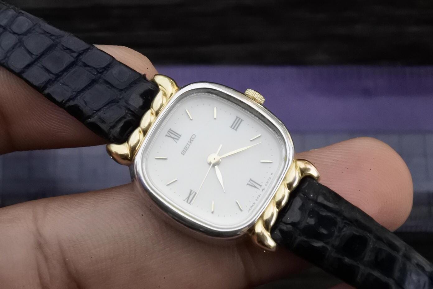 Vintage Seiko 2P21 5340 Roman Numeral Dial Lady Quartz Watch Japan