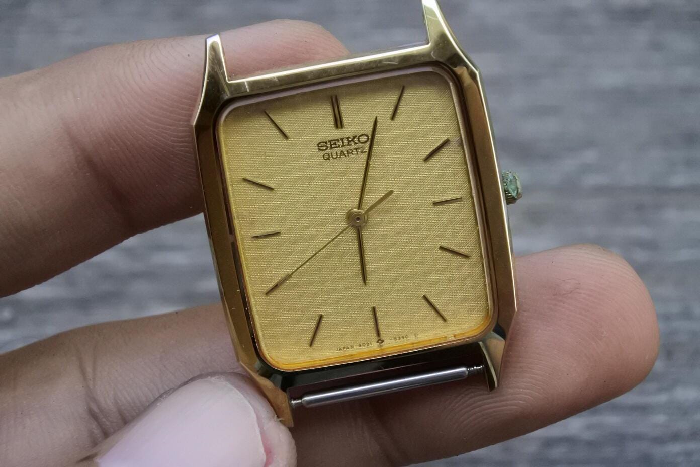 Vintage Seiko Nickle Alloy Case 9021 5320 Yellow Dial Men Quartz