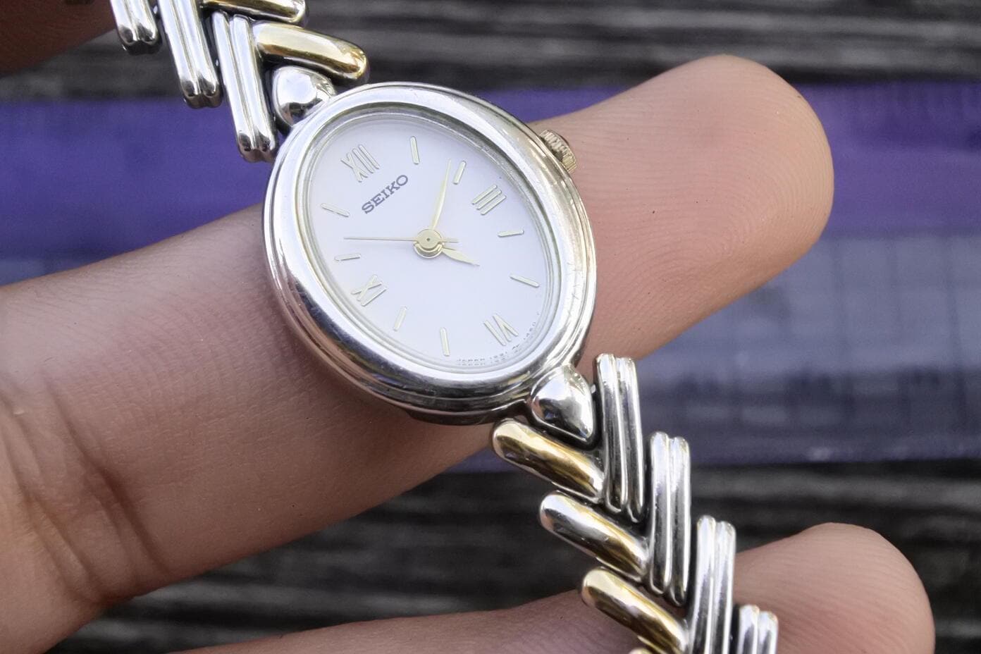 Vintage Seiko 1221 5930 Roman Numeral Dial Lady Quartz Watch Japan