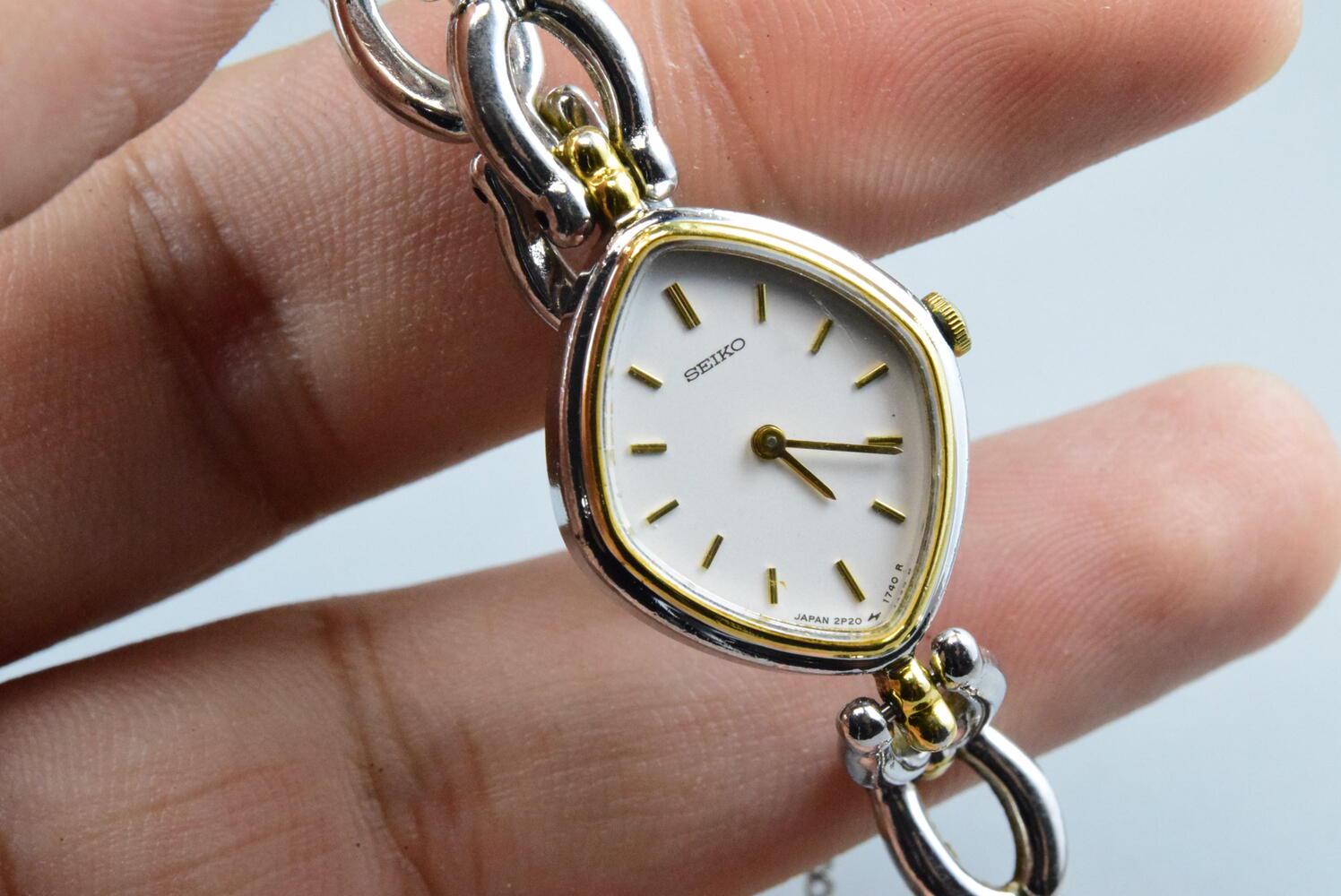 Vintage Seiko 2P20 5990 Oval Lady Quartz Watch Japan JDM
