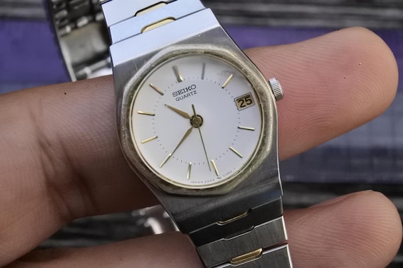 Vintage Seiko Gold Plated 2A22 0100 White Dial Lady Quartz
