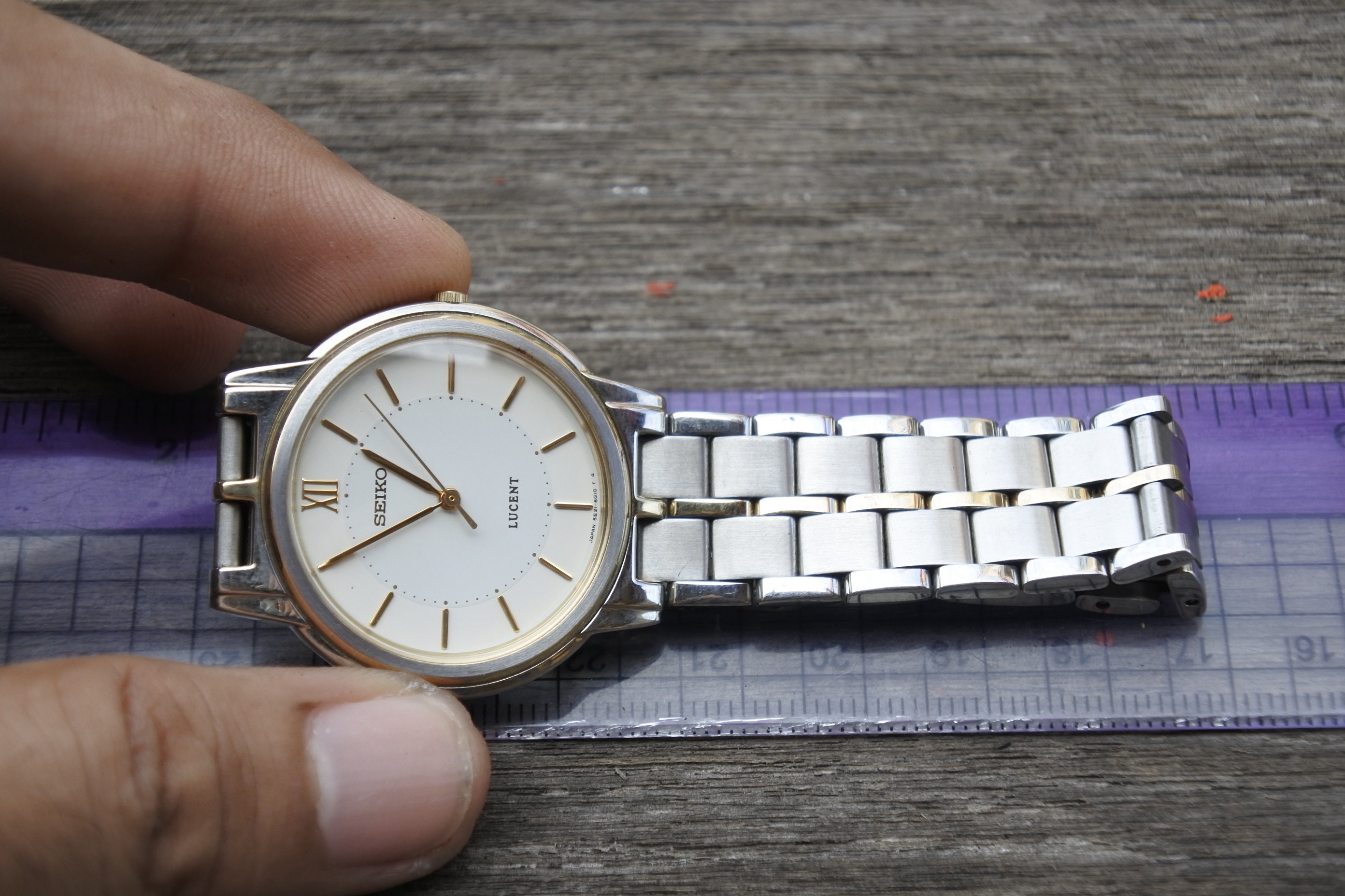 Vintage Seiko Lucent 5E21 6E90 Unisex Quartz Wristwatch Japan
